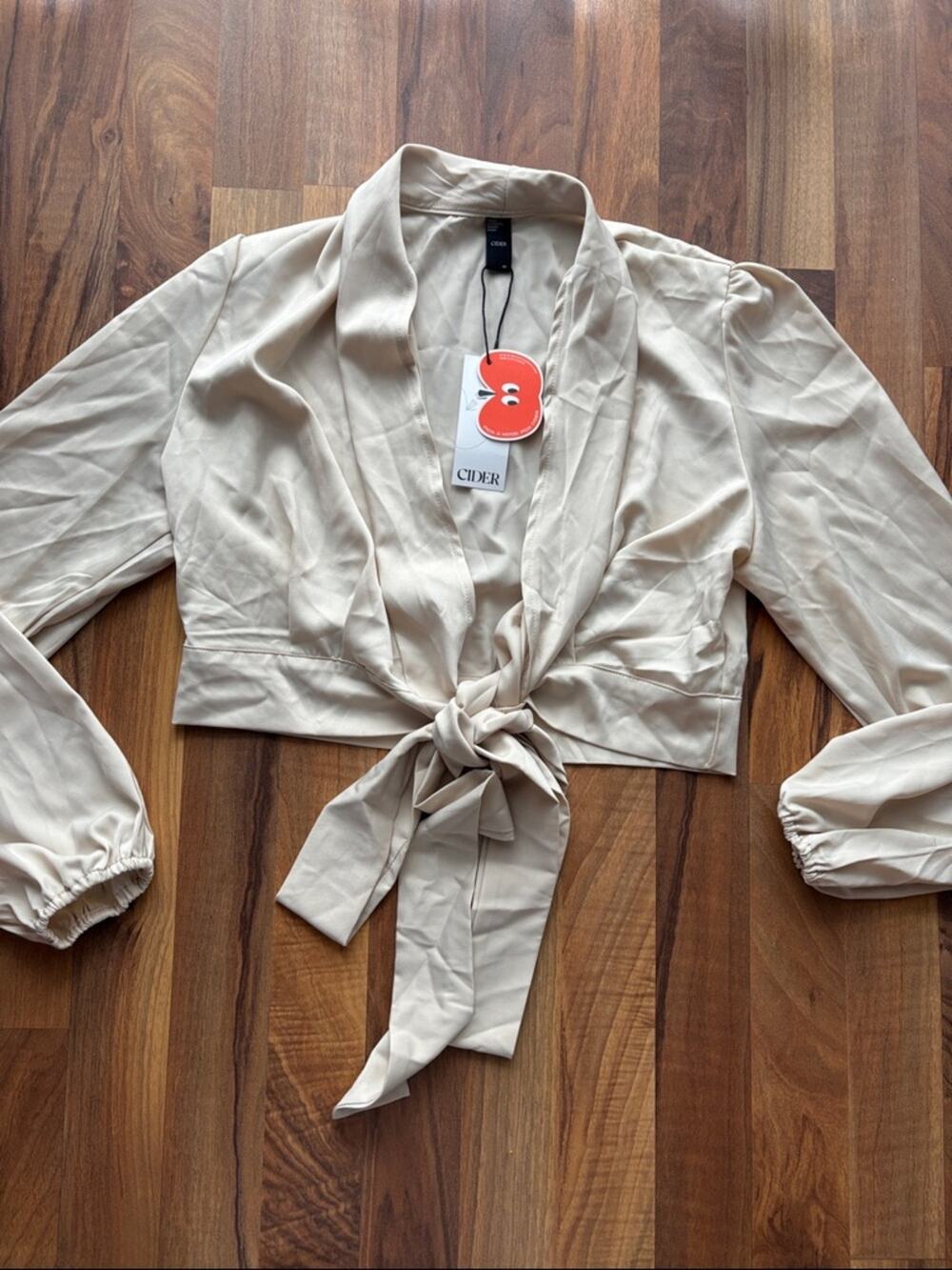 Cider Woman’s Cream Tie-Front Long Sleeve Crop Blouse Size M NWT